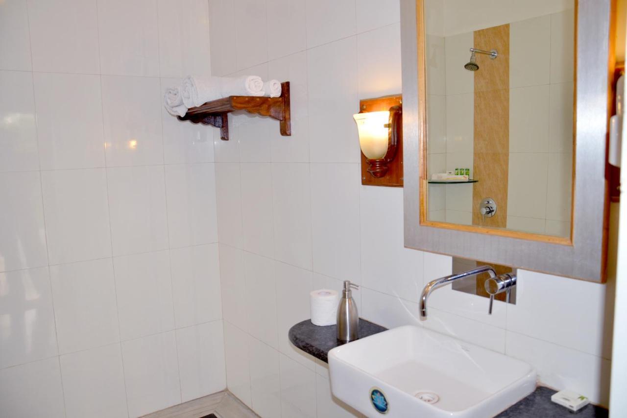 בהאראטפור Hotel Sunbird מראה חיצוני תמונה