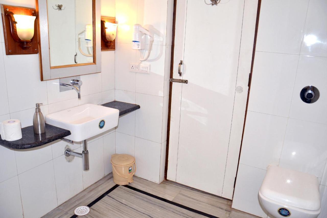 בהאראטפור Hotel Sunbird מראה חיצוני תמונה