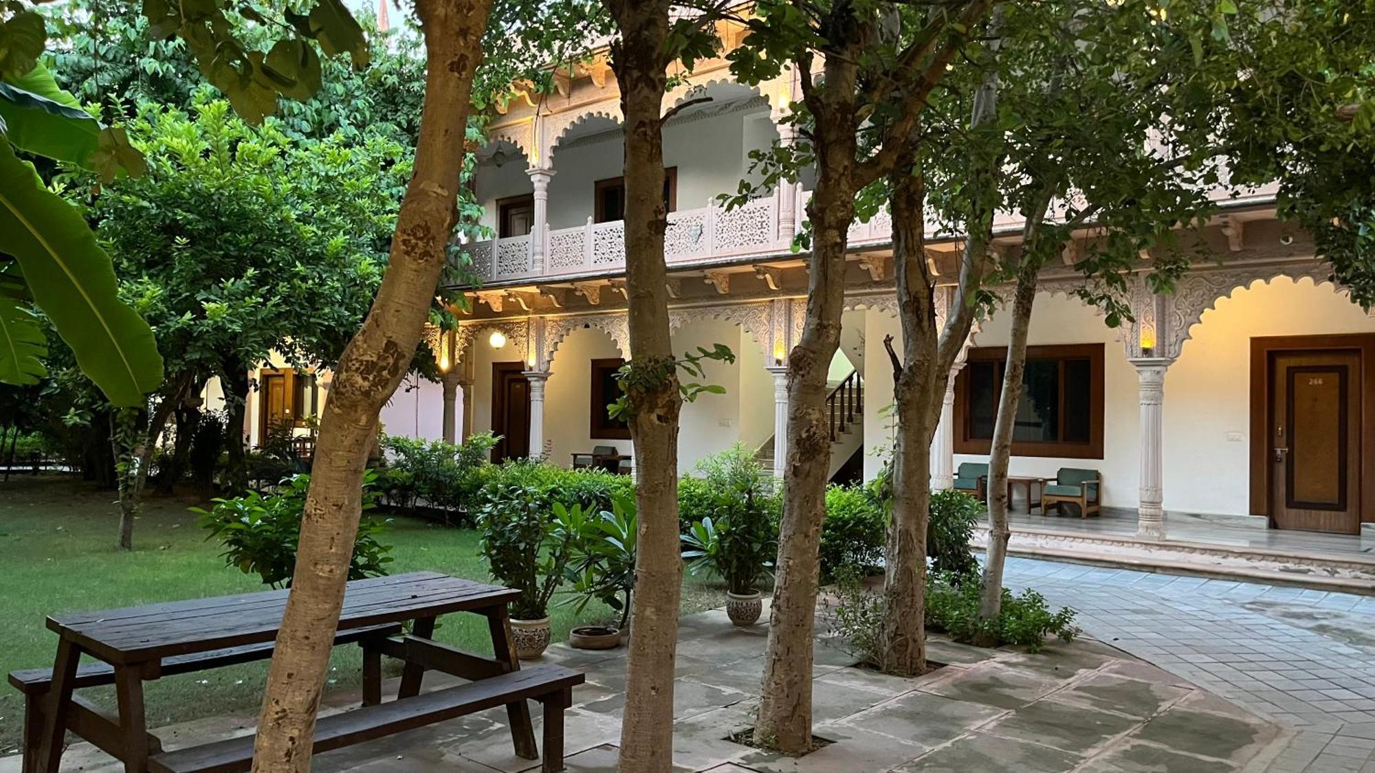 בהאראטפור Hotel Sunbird מראה חיצוני תמונה