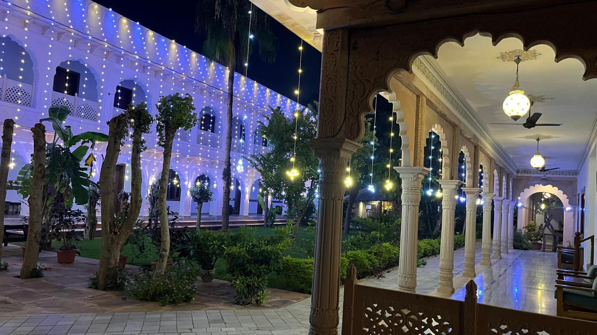 בהאראטפור Hotel Sunbird מראה חיצוני תמונה